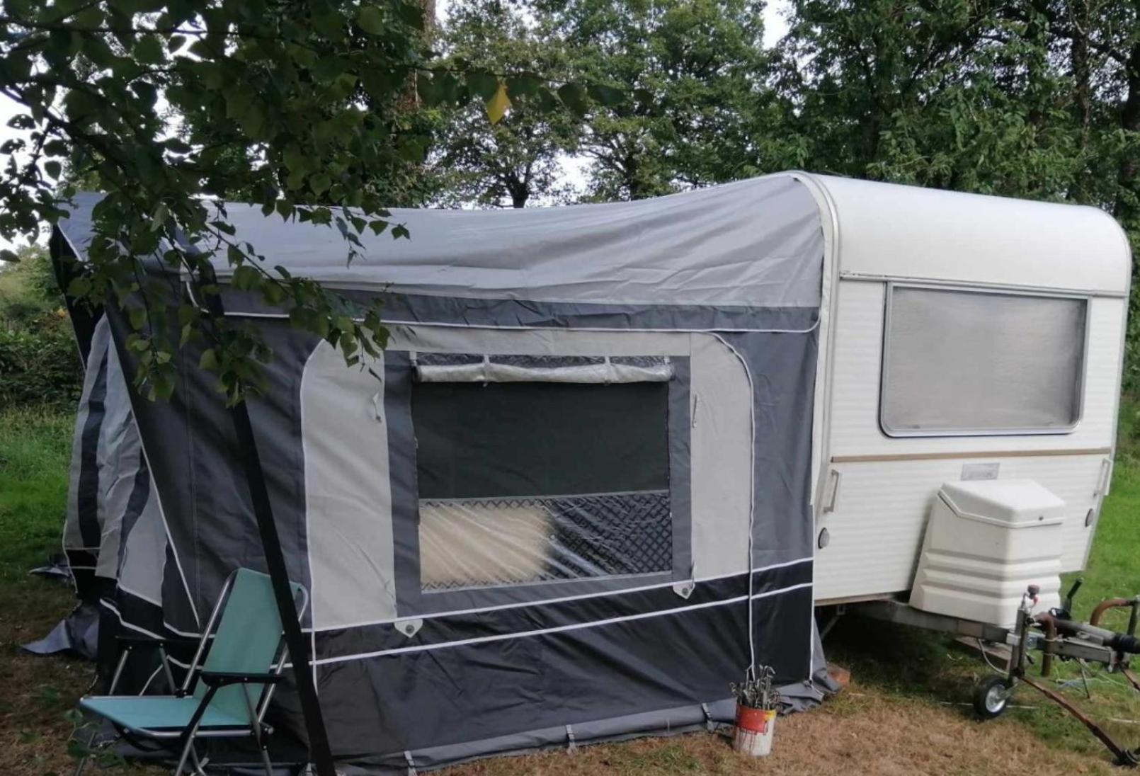 Camping Le Val Aux Fees - Broceliande Concoret Екстер'єр фото