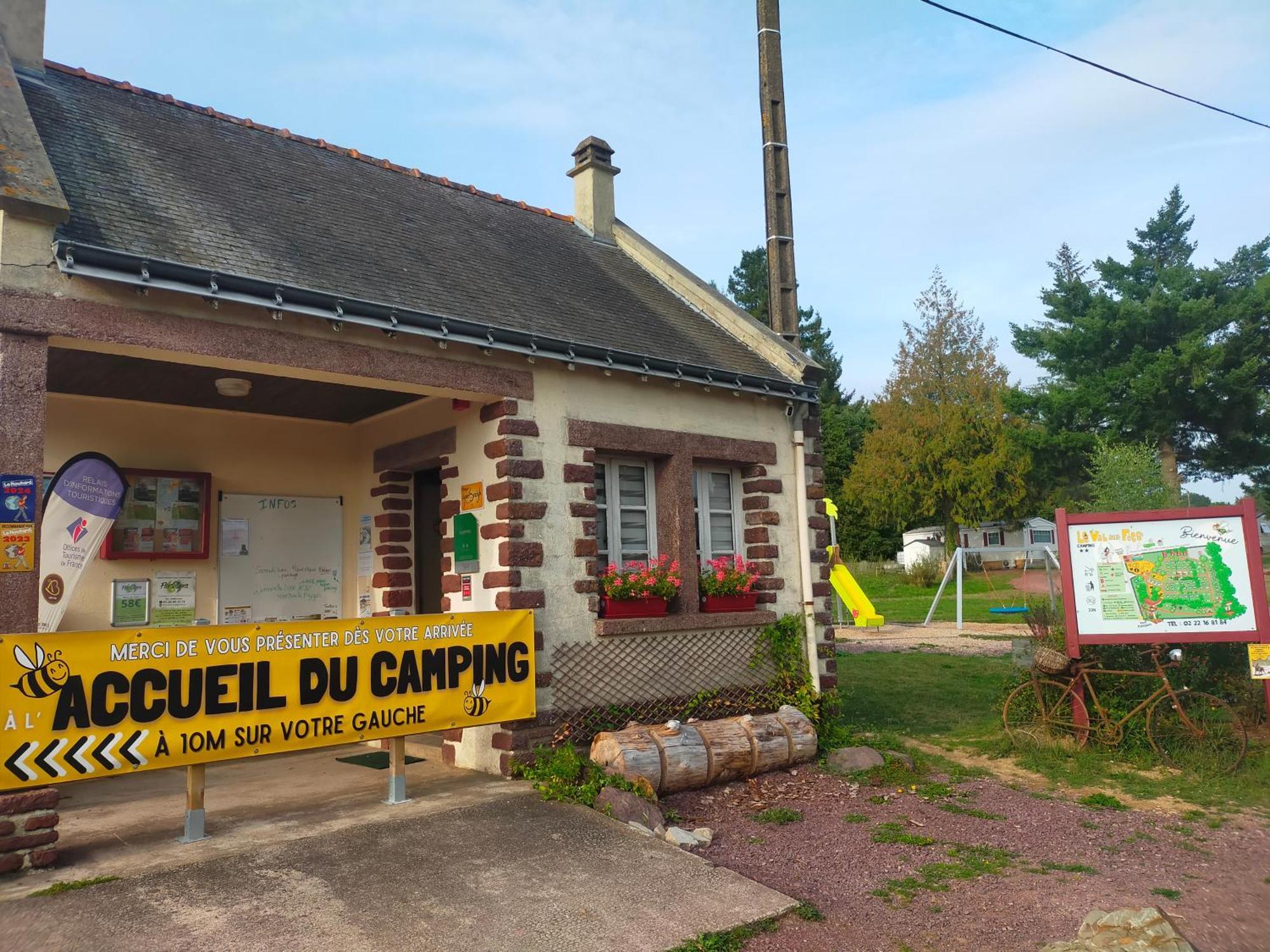Camping Le Val Aux Fees - Broceliande Concoret Екстер'єр фото