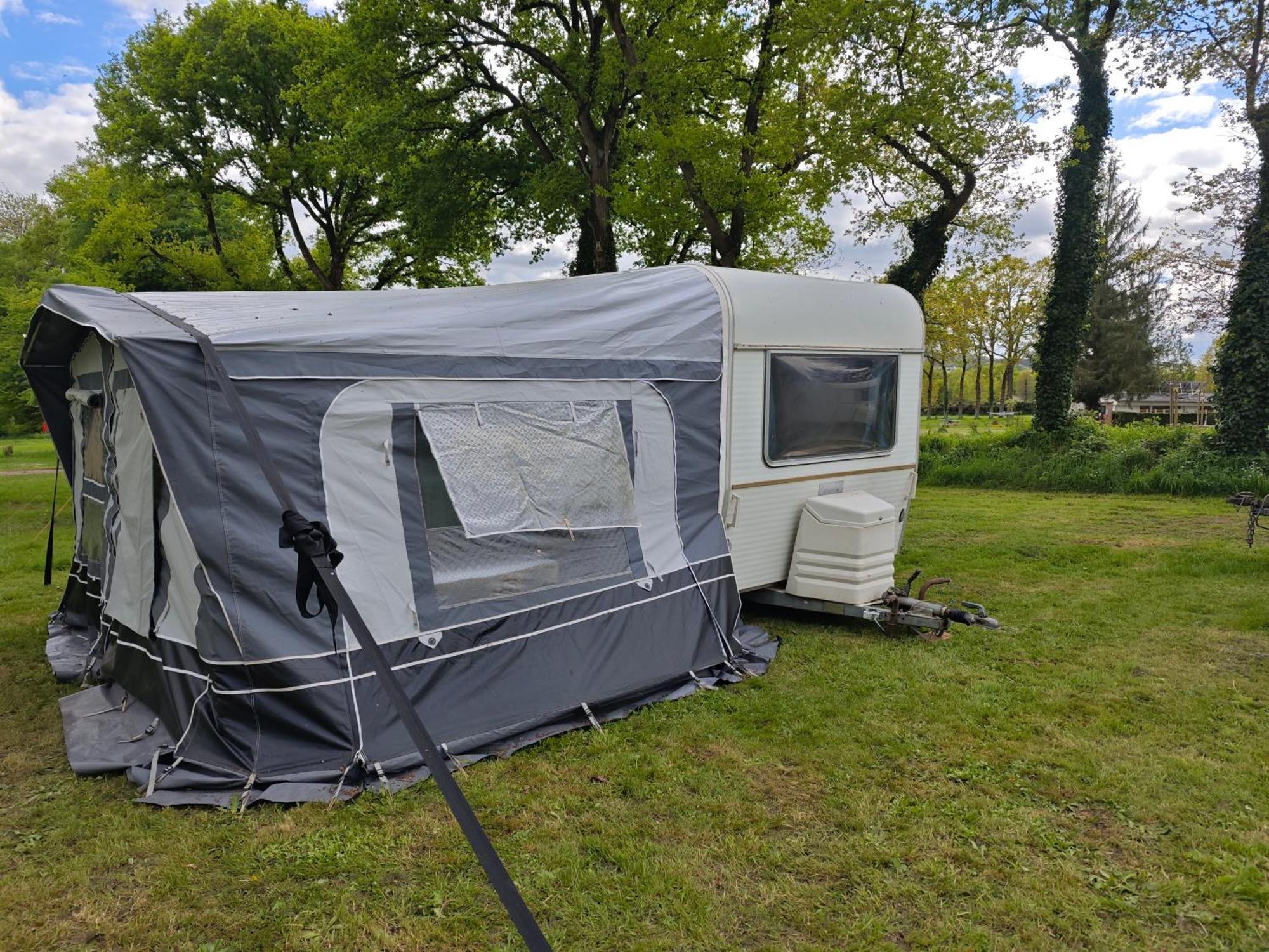 Camping Le Val Aux Fees - Broceliande Concoret Екстер'єр фото