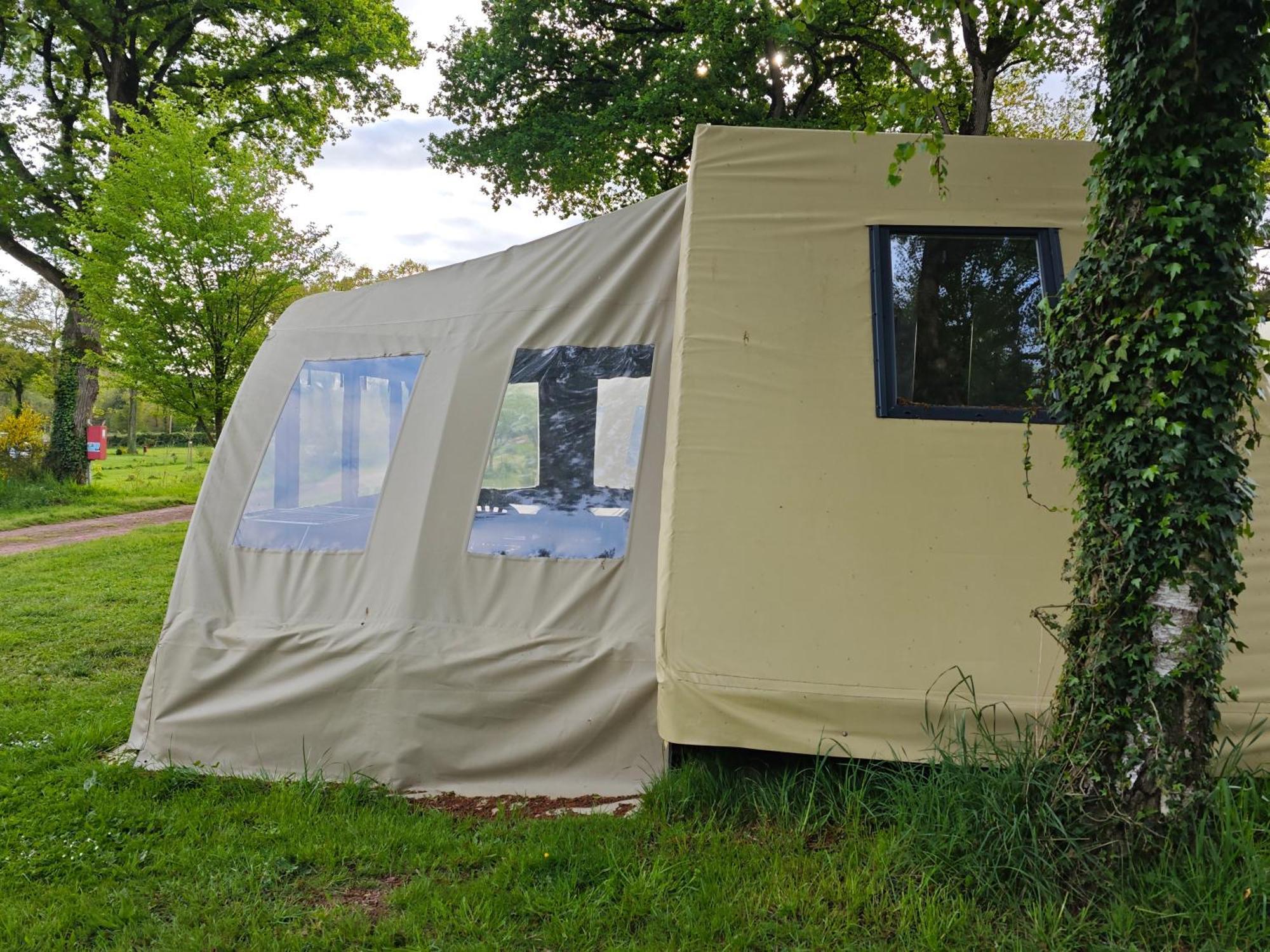 Camping Le Val Aux Fees - Broceliande Concoret Екстер'єр фото